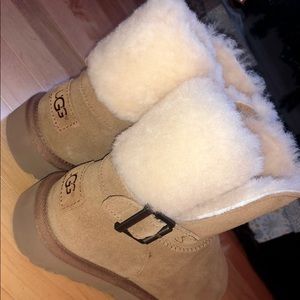Women’s size 6 UGGS- NEVER WORN